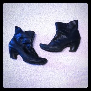 🚫Sold🚫 Indigo by Clark's booties